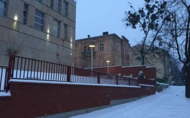 У Львові поглумилися над генконсульством Польщі: з'явилися фото