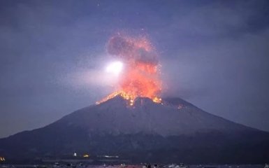 В Індонезії прокинувся гігантський вулкан Семеру