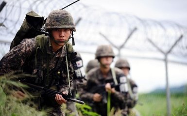 Катер КНДР нарушил границу Южной Кореи. По нему открыли предупредительный огонь