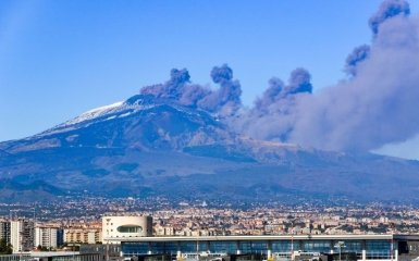 На Сицилії почалося раптове виверження вулкану Етна — перші відео