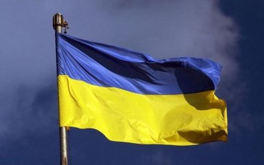 В Бердянске неизвестные подожгли флаг Украины: появилось фото