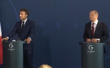 Макрон и Шольц настаивают на переговорах и выводе российских войск