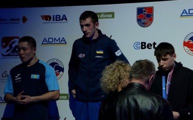 Українського боксера змусили зняти прапор України під час нагородження на міжнародному турнірі — відео