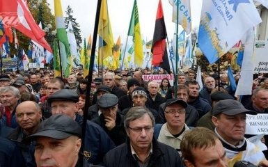 Соратник Януковича зізнався у фінансуванні протестів в Києві