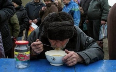 Жителям окупованого Донбасу борги із зарплати виплачуватимуть їжею