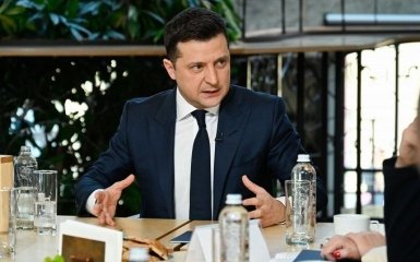 Зеленський відповів на заяви про введення воєнного стану в Україні