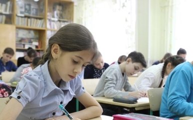 Боевики ЛНР приучают детей к тому, что Донбасс – русский: опубликованы фото