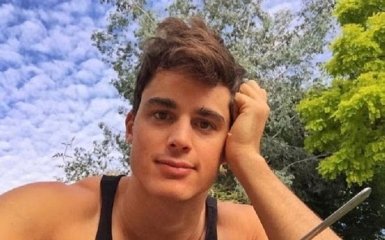 Соцсети обсуждают фото "самого красивого преподавателя математики"