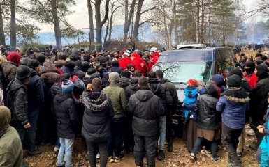 Мигранты пытались форсировать границу Польши