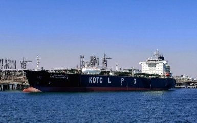 Индия и Китай начали покупать нефть РФ выше установленного потолка цен