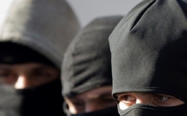 На Вінниччині 20 чоловіків в балаклавах влаштували стрілянину на підприємстві, є поранений