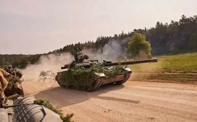 Це не погрози: нарешті стало відомо, навіщо США стягують танки до кордону Білорусі