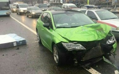 В серьезном ДТП в Киеве чуть не погиб ребенок: появились фото и видео