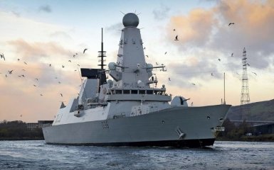 Британія спростувала обстріл свого корабля попри заяви з РФ