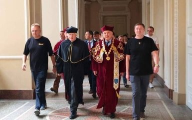 Борис Джонсон получил диплом почетного доктора Львовского университета