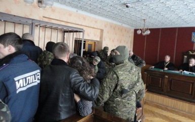 На Тернопольщине "Правый сектор" устроил потасовку в суде: появились фото