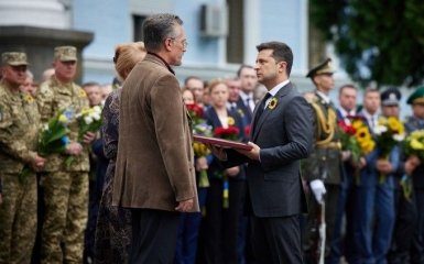 Зеленський надав звання Героя України добровольцям Святославу Горбенку і Віктору Гурняку посмертно