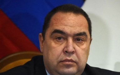 З книгами біда: соцмережі повеселила фото "бібліотеки ЛНР"