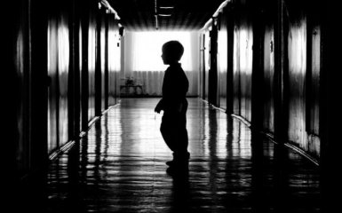 Возвращаются в Средневековье: сеть в шоке от идеи властей в России отбирать детей