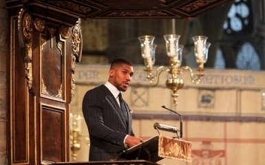 Джошуа бросил публичный вызов Усику