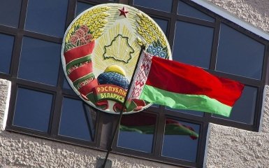 Білоруські ЗМІ повідомляють про потужні вибухи у різних містах