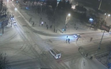 В Мариуполе произошел жуткий инцидент с мальчиком и маршруткой: появились фото и видео