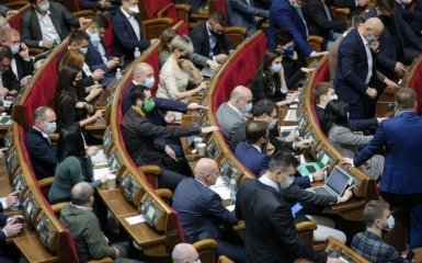 Рада еще на год продлил особый статус Донбасса — у Зеленского требуют объяснений
