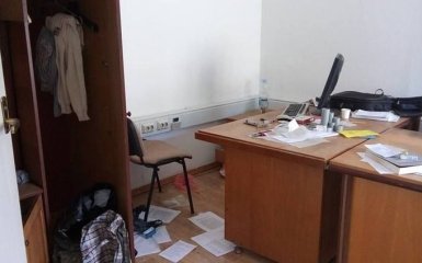 Сутички з поліцією в Києві: з'явилися фото розгромленого офісу ОУН