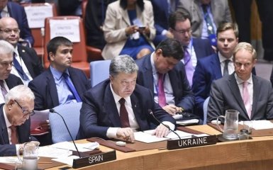 Порошенко поздравил украинских дипломатов с успехом в ООН