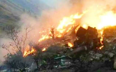 Гибель пассажирского самолета в Пакистане: появились видео с места трагедии