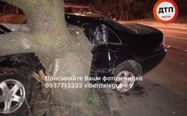 Жахлива ДТП під Конча-Заспою: Mercedes розмазало, опубліковані фото