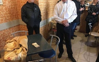 СБУ задержала на взятке одного из руководителей Львовского аэропорта: появились фото и видео