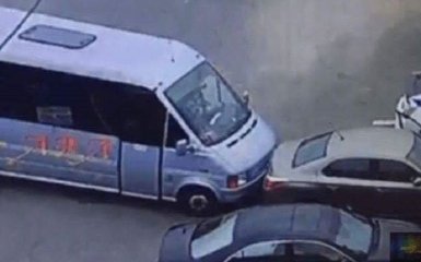 Убивство поліцейських в Дніпрі: водія-героя нагородили зброєю, з'явилися фото