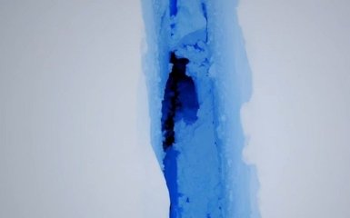 Как трескается Антарктида: в сети появилось яркое видео