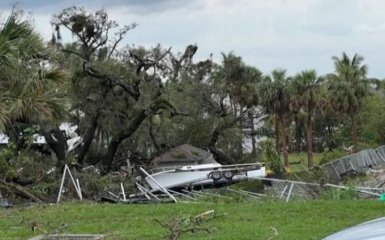 У США потужний торнадо зруйнував будівлі та вирвав дерева з коренем – відео