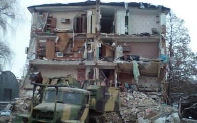 Обвалення будинку в Чернігові: з'явилися нові драматичні фото і відео
