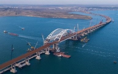 На Крымский мост пустили первую машину: опубликовано видео