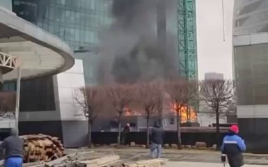 В России вспыхнул пожар перед "Москва-сити" — видео
