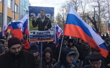 В Москве люди вышли на улицы с лозунгами "Россия без Путина": появились фото и видео