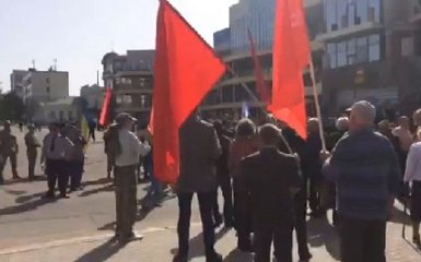 У Херсоні побилися націоналісти та учасники першотравневої демонстрації: з'явилися фото та відео