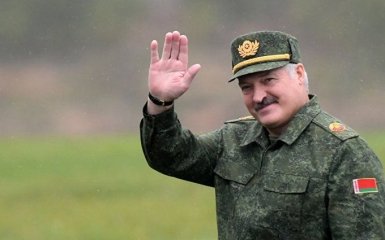 Силовики Білорусі придумали дивний ритуал заряду енергією від Лукашенка — відео
