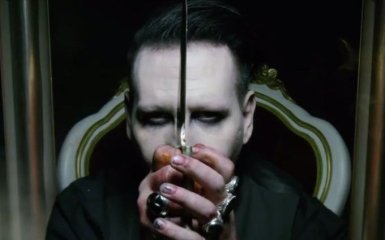 Эпатажный рокер отрезал Трампу голову в новом клипе: появилось видео