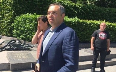 Портнов обіцяє завалити Порошенка судовими позовами