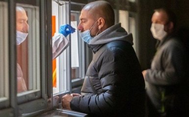 Кількість хворих на коронавірус в Україні 15 грудня знову зросла