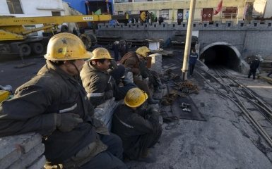 У Китаї з-під завалів врятували чотирьох шахтарів