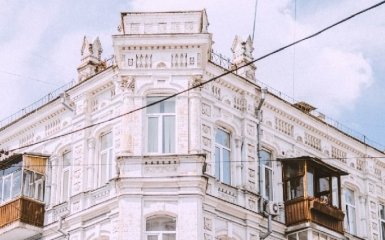 В Киеве взялись за демонтаж "царь-балконов" на исторических зданиях