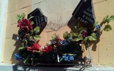 В Полтаве вандалы устроили атаку на мемориальные доски воинам АТО: появились фото