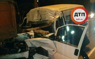 Под Киевом произошло жуткое смертельное ДТП: появились фото