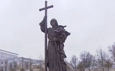 Завтра Москву назовут бывшим Киевом: в соцсетях высмеяли памятник Владимиру в России