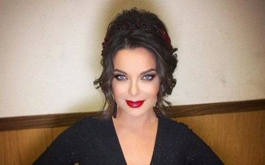 Скандал с концертом российской певицы в Киеве: в сети вспомнили ее фото с Путиным